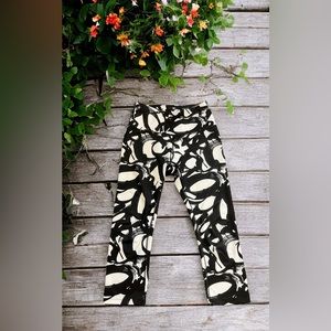 Layer 8 Performance  Quick Dry Women's Black White Leggings Sz S